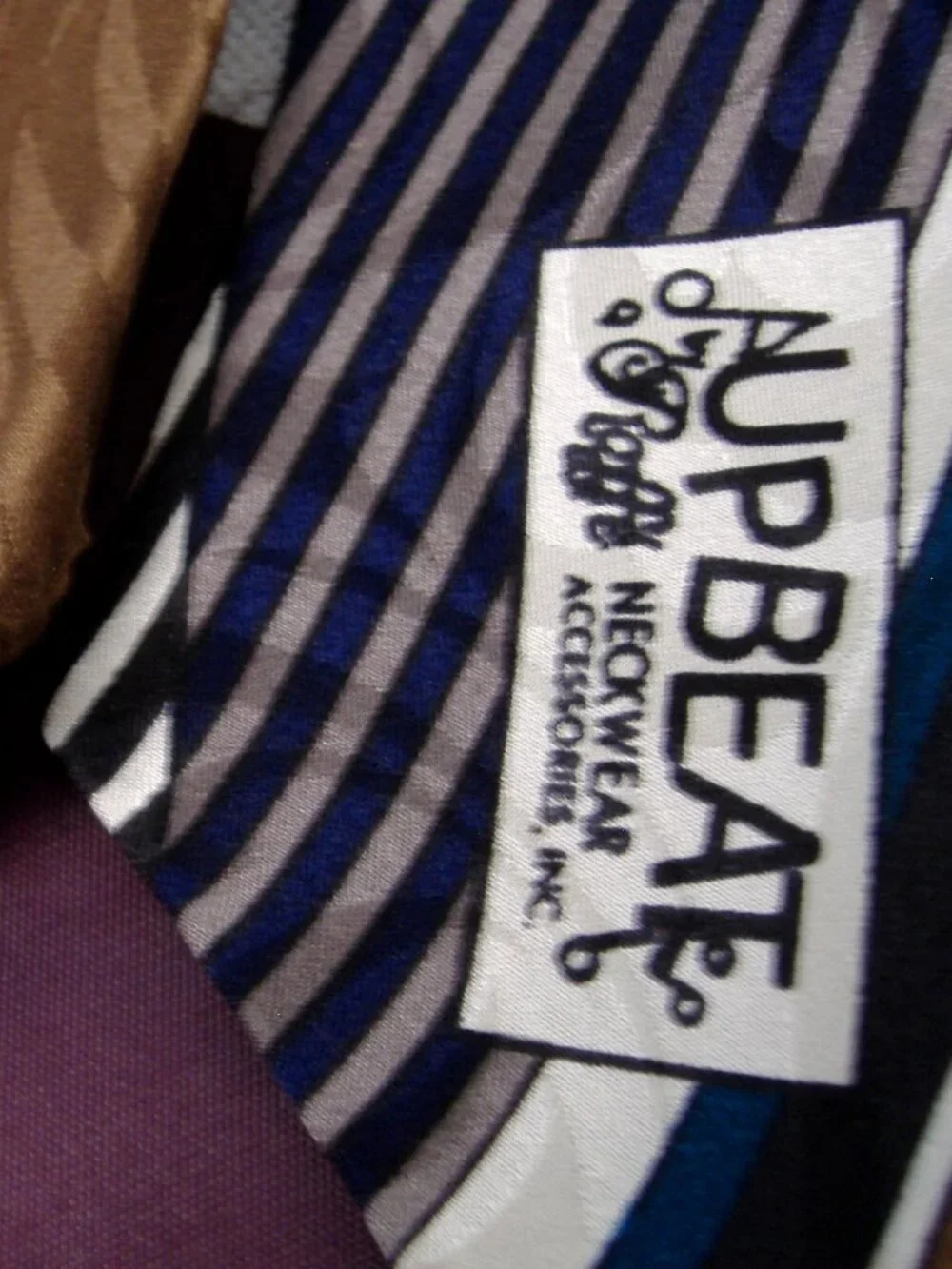 Upbeat Roffe Mens Neckwear Tie 100% Silk Brown Tan Black Music Instrument Cello